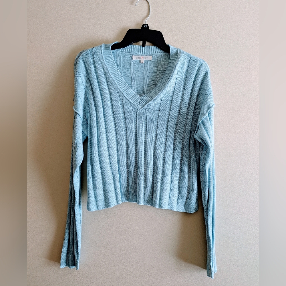 Ultra Flirt Sky Blue V-Neck Boxy Sweater Size Small